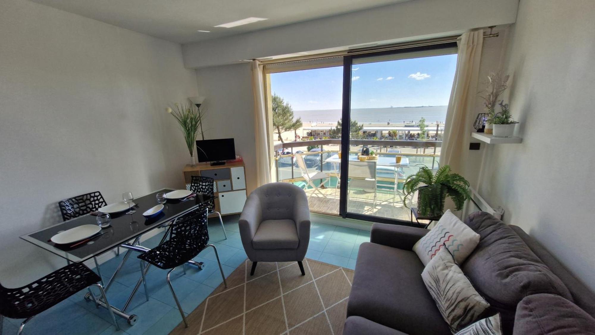 Saint Georges De Didonne - Pleine Vue Mer Pour Ce Studio Cabine Face A La Plage Exterior photo