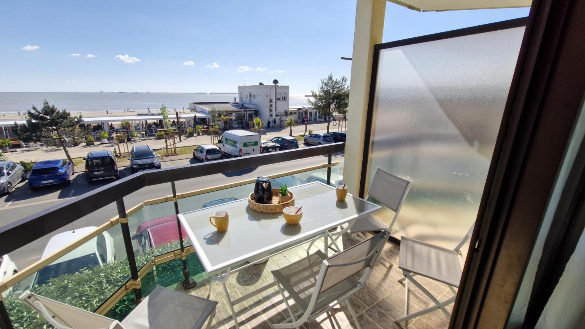 Saint Georges De Didonne - Pleine Vue Mer Pour Ce Studio Cabine Face A La Plage Exterior photo