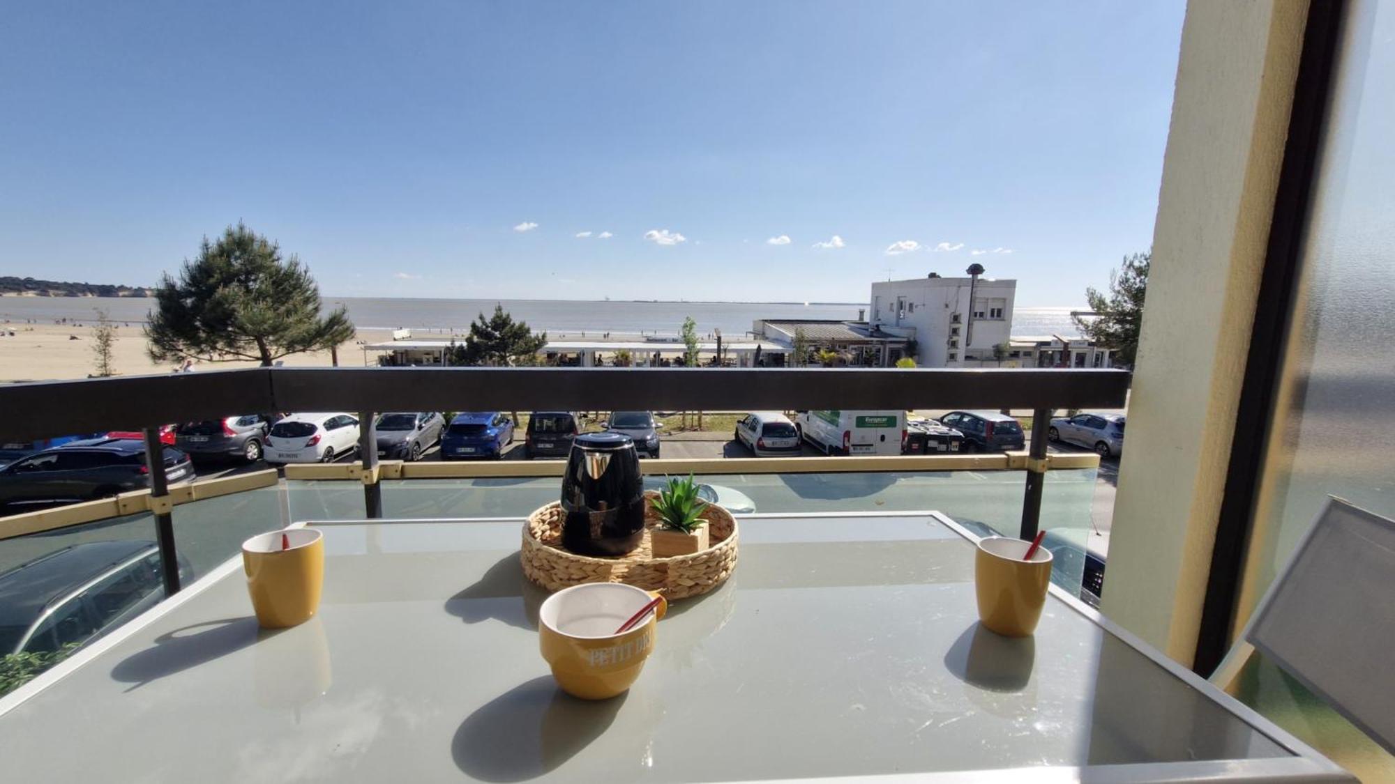 Saint Georges De Didonne - Pleine Vue Mer Pour Ce Studio Cabine Face A La Plage Exterior photo